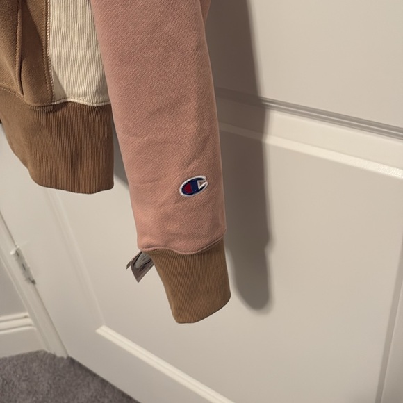 NWT Champion Sweatshirt - Picture 4 of 5